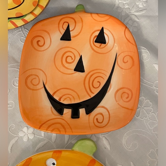Halloween Pumpkin Plates - Picture 2 of 5